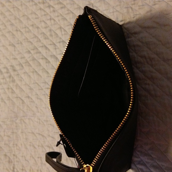 NWT Guess Black Purse Wristlet - Picture 8 of 8